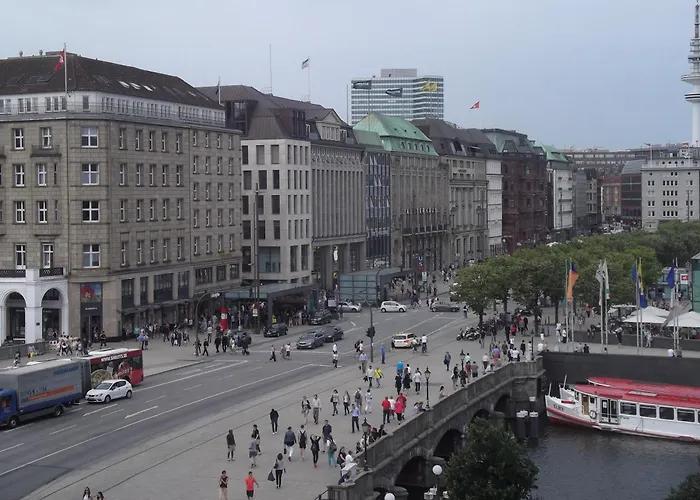 Jungfernstieg Family & Business